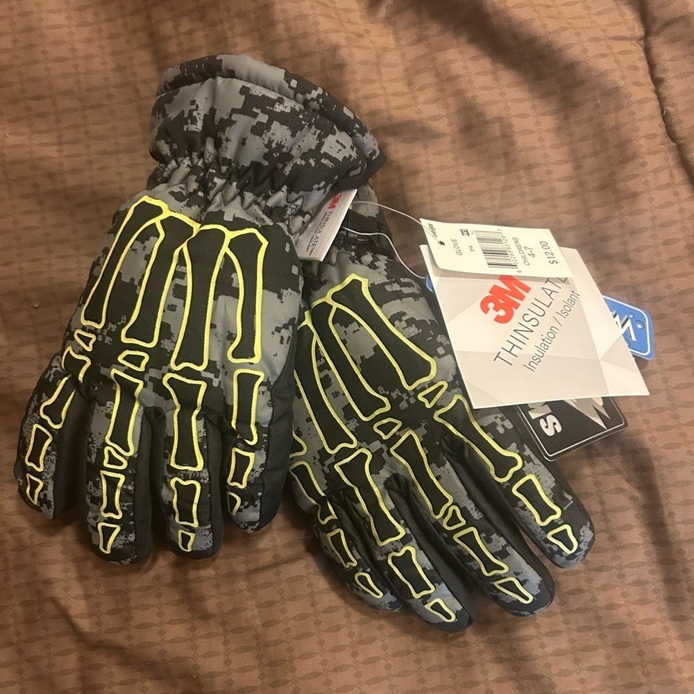 3M Thinsulate Kids Gloves - Black and Gray with Yellow Accents